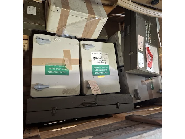 Partij diverse testuitrustingen en 1x transportkoffer - afbeelding 2 van  6