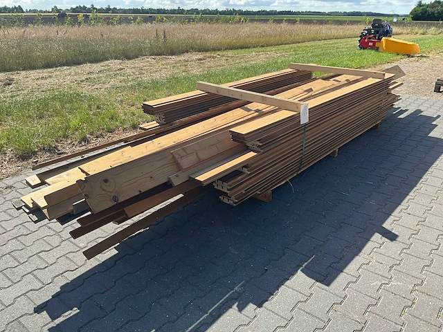 Partij diverse thermowood gevelbekleding - afbeelding 1 van  5
