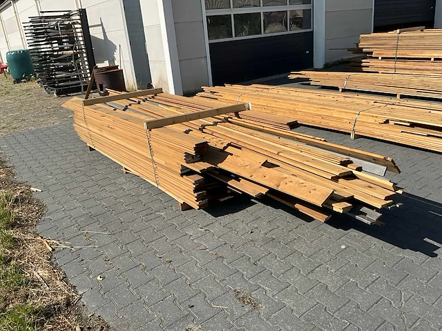 Partij diverse thermowood gevelbekleding - afbeelding 2 van  5
