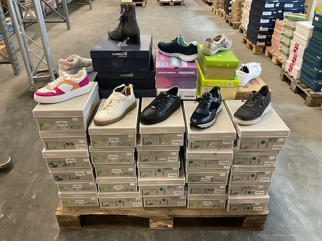 Partij diverse tom tailor/caprice/tamaris/etc damesschoenen (58x) - afbeelding 1 van  16