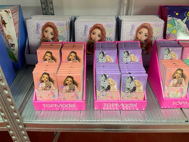 Partij diverse top model/miss melody items (450x) - afbeelding 3 van  13