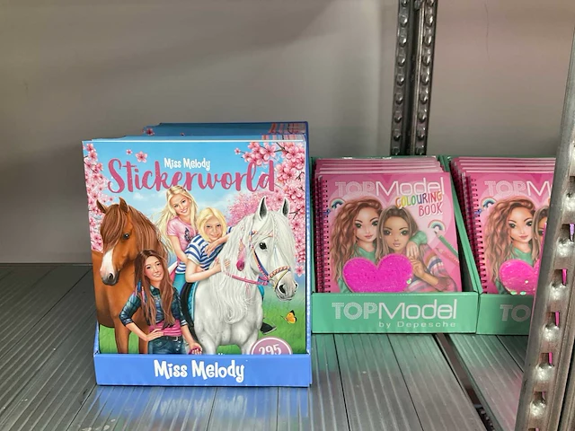 Partij diverse top model/miss melody items (450x) - afbeelding 6 van  13