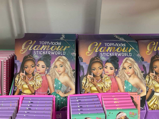 Partij diverse top model/miss melody items (450x) - afbeelding 9 van  13