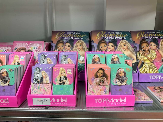 Partij diverse top model/miss melody items (450x) - afbeelding 10 van  13