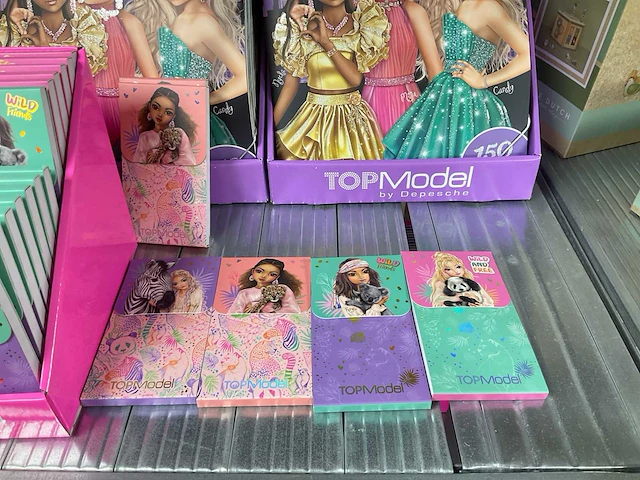 Partij diverse top model/miss melody items (450x) - afbeelding 12 van  13