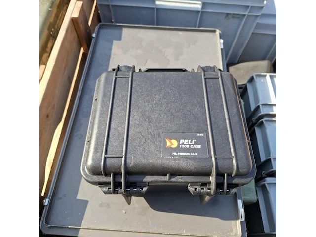 Partij diverse transportkisten en koffers, o.a. peli, engels - afbeelding 3 van  13
