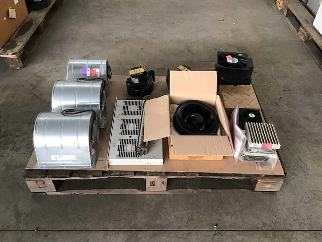 Partij diverse ventilatoren - afbeelding 1 van  11