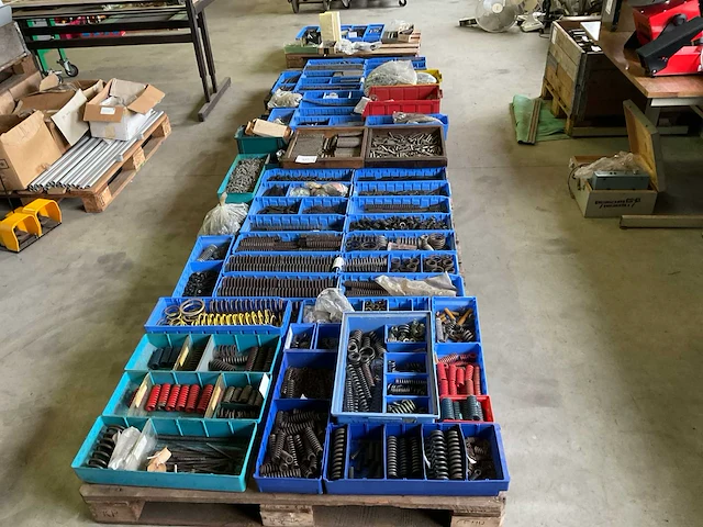 Partij diverse veren - afbeelding 1 van  8