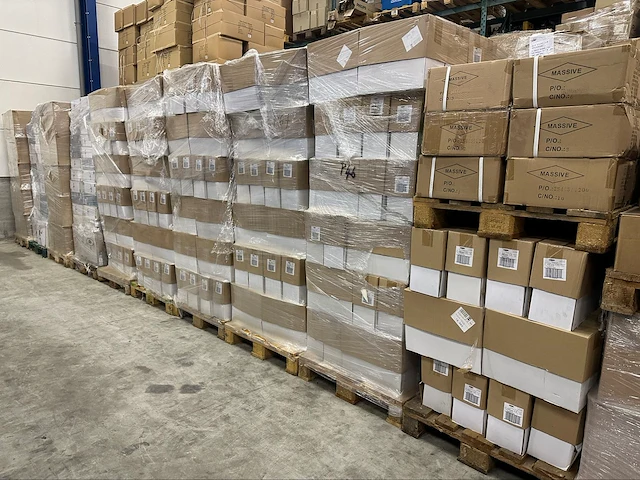 Partij diverse verlichting van o.a massive en daks (circa 4500 stuks) - afbeelding 1 van  20