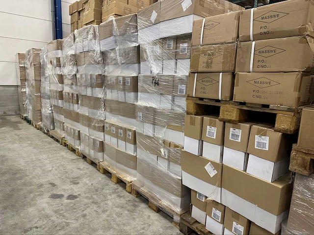 Partij diverse verlichting van o.a massive en daks (circa 4500 stuks) - afbeelding 14 van  20
