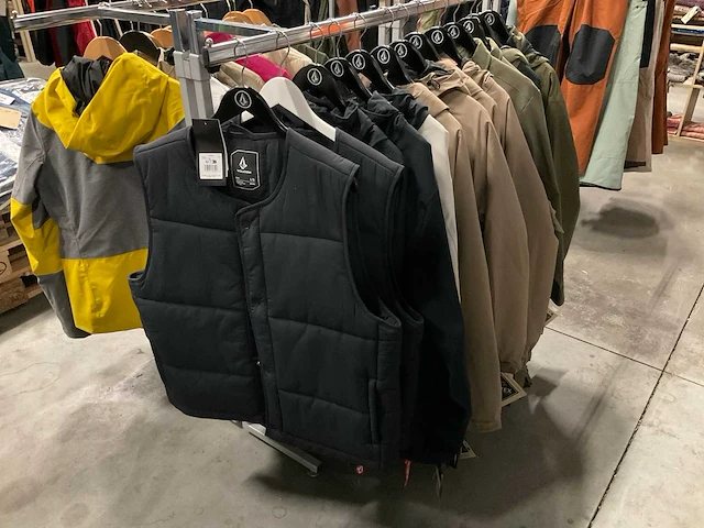 Partij diverse volcom jassen (13x) - afbeelding 1 van  15