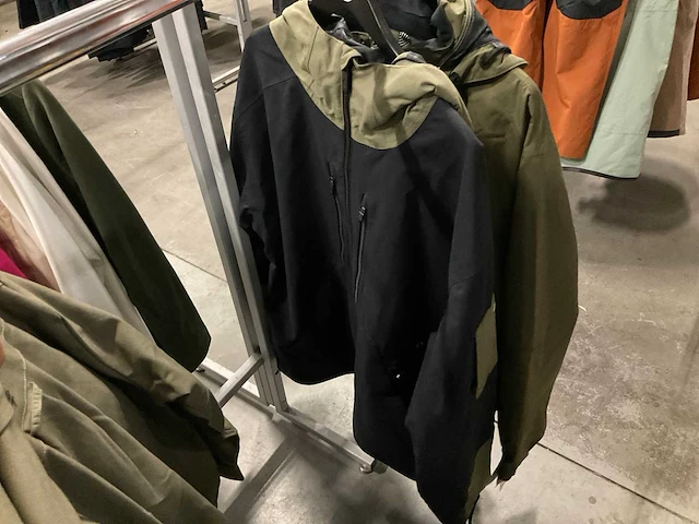Partij diverse volcom jassen (13x) - afbeelding 13 van  15