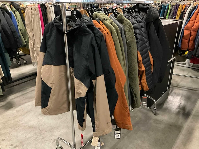 Partij diverse volcom jassen (17x) - afbeelding 1 van  14