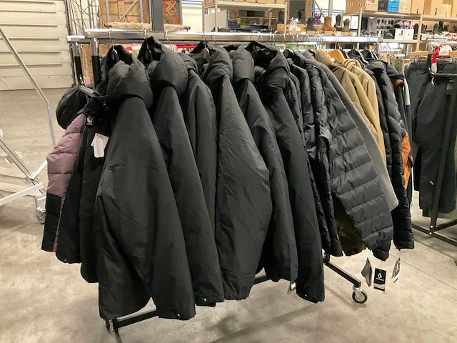 Partij diverse volcom jassen (21x) - afbeelding 1 van  13