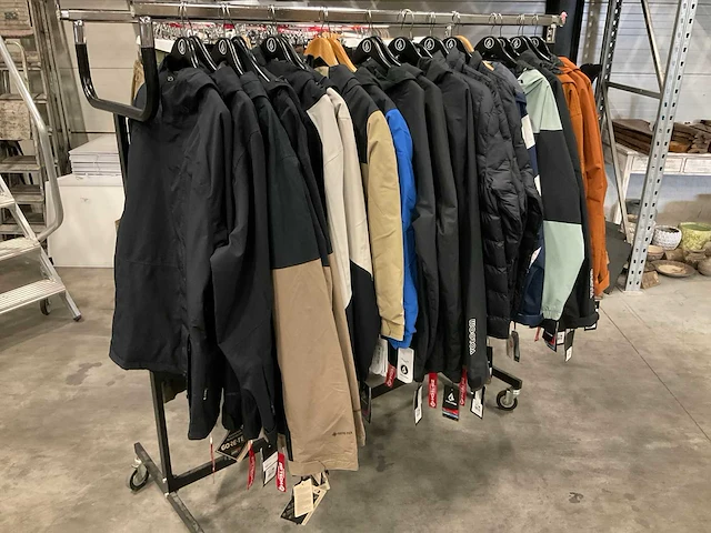 Partij diverse volcom jassen (21x) - afbeelding 1 van  13
