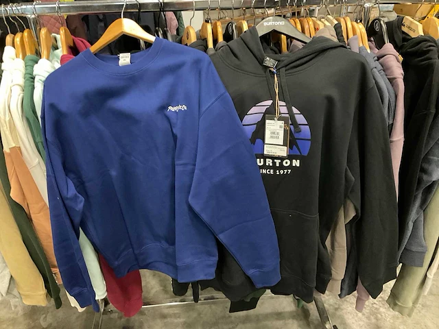 Partij diverse volcom/vissla/huf/polarskate vesten&truien (45x) - afbeelding 2 van  32