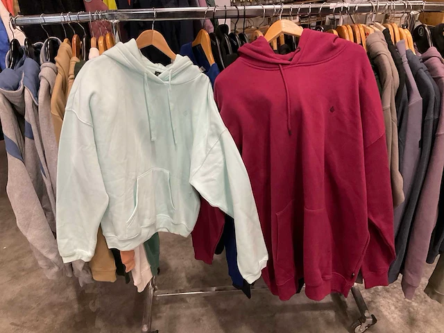 Partij diverse volcom/vissla/huf/polarskate vesten&truien (45x) - afbeelding 3 van  32