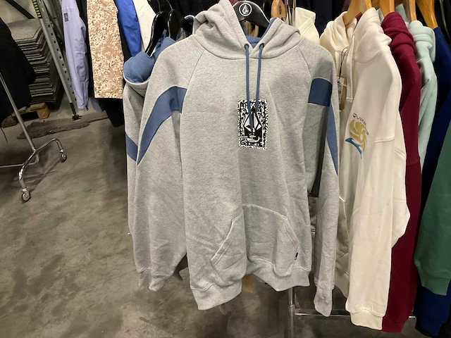 Partij diverse volcom/vissla/huf/polarskate vesten&truien (45x) - afbeelding 6 van  32