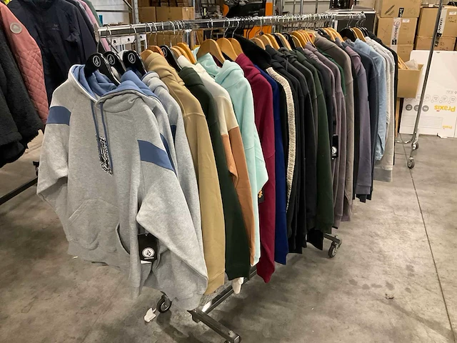 Partij diverse volcom/vissla/huf/polarskate vesten&truien (45x) - afbeelding 1 van  32