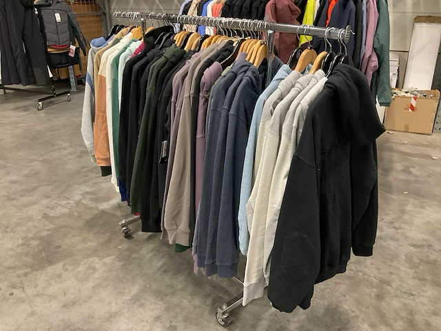 Partij diverse volcom/vissla/huf/polarskate vesten&truien (45x) - afbeelding 12 van  32