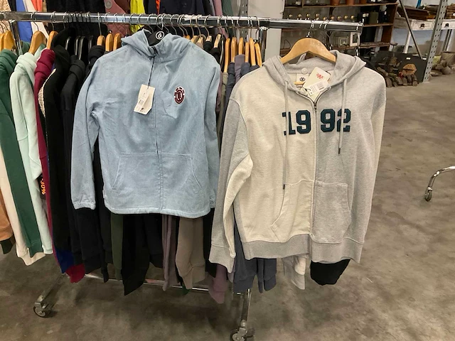 Partij diverse volcom/vissla/huf/polarskate vesten&truien (45x) - afbeelding 27 van  32
