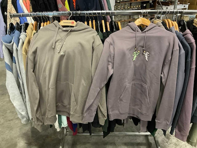 Partij diverse volcom/vissla/huf/polarskate vesten&truien (45x) - afbeelding 29 van  32