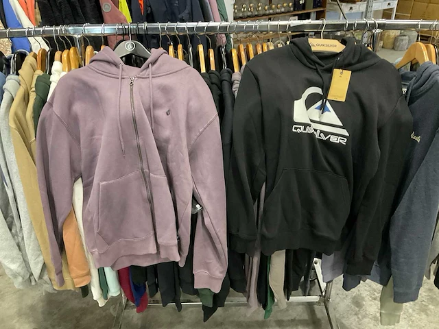 Partij diverse volcom/vissla/huf/polarskate vesten&truien (45x) - afbeelding 30 van  32