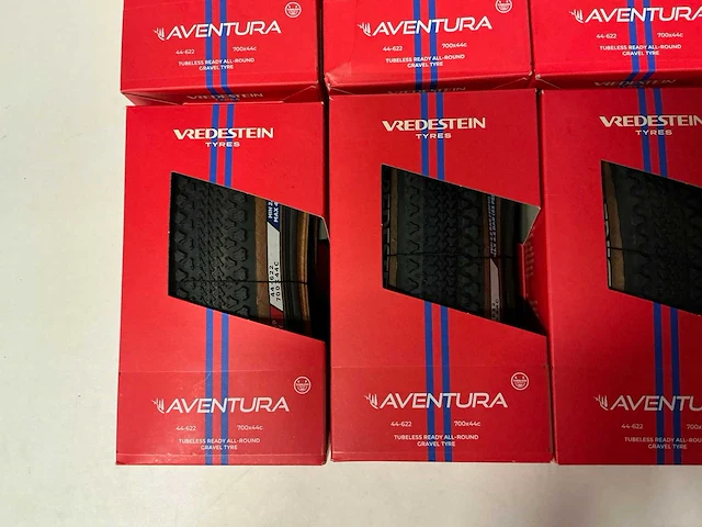 Partij diverse vredestein aventura/superpasso banden (16x) - afbeelding 4 van  10