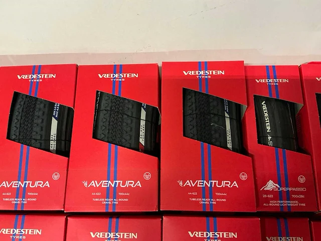 Partij diverse vredestein aventura/superpasso banden (16x) - afbeelding 5 van  10