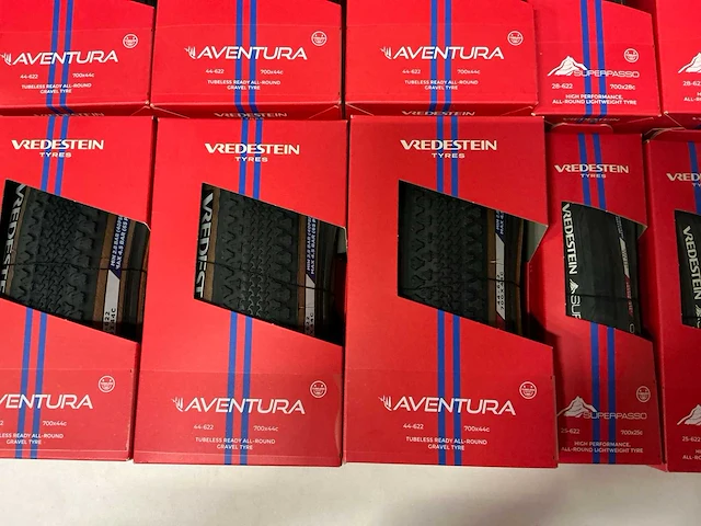 Partij diverse vredestein aventura/superpasso banden (16x) - afbeelding 6 van  10