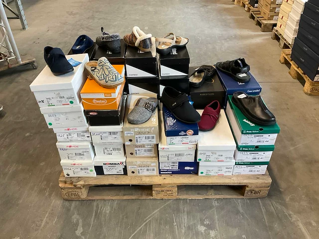 Partij diverse westland/marco tozzi/rhode/etc schoenen (47x) - afbeelding 1 van  11
