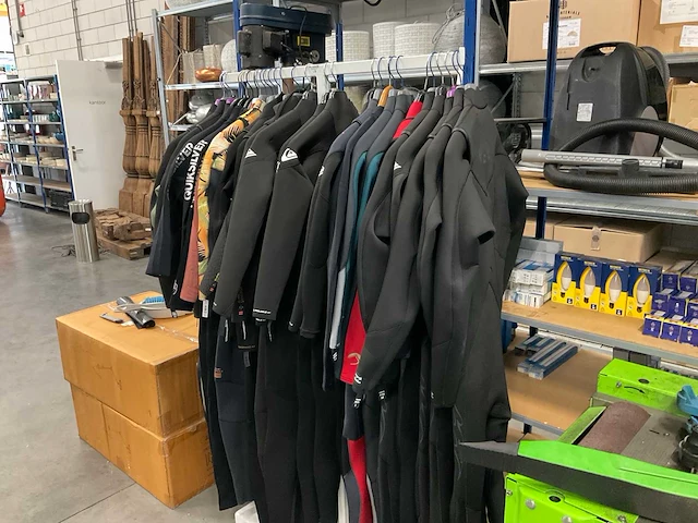 Partij diverse wetsuits o.a quiksilver/billabonc (27x) - afbeelding 7 van  14