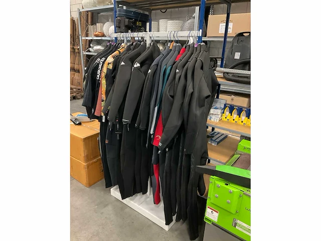 Partij diverse wetsuits o.a quiksilver/billabonc (27x) - afbeelding 8 van  14