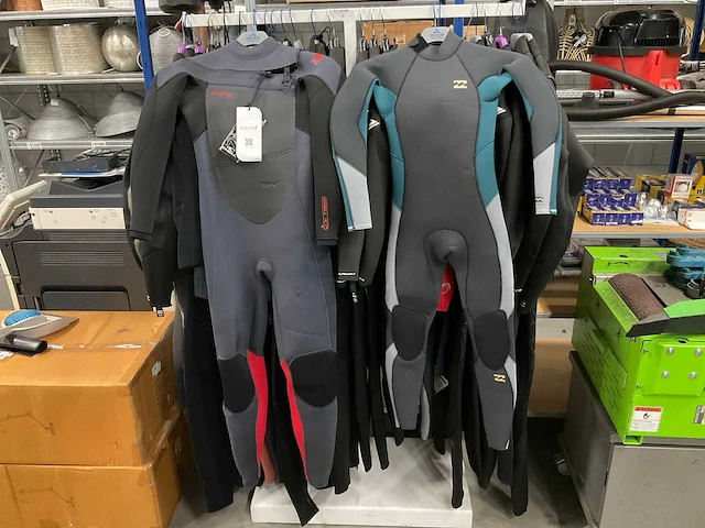 Partij diverse wetsuits o.a quiksilver/billabonc (27x) - afbeelding 10 van  14