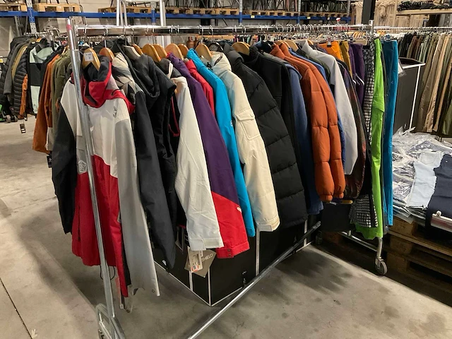 Partij diverse wintersport kleding (36x) - afbeelding 1 van  14