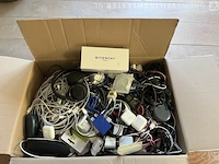 Partij diversen airpods, givenchy, jbl, philips - afbeelding 1 van  8