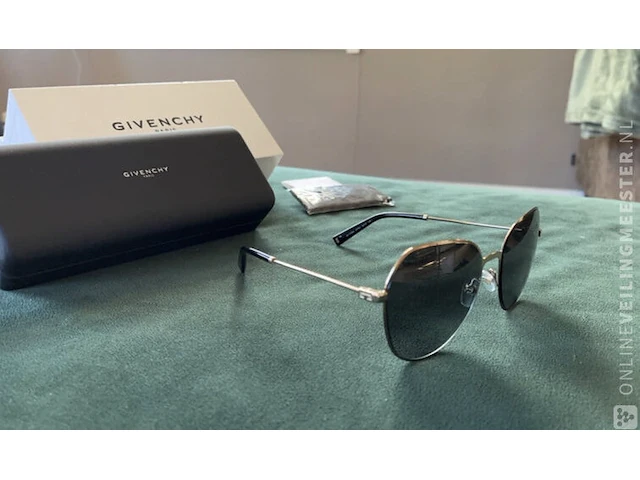 Partij diversen airpods, givenchy, jbl, philips - afbeelding 2 van  8