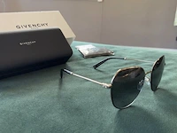Partij diversen airpods, givenchy, jbl, philips - afbeelding 2 van  8