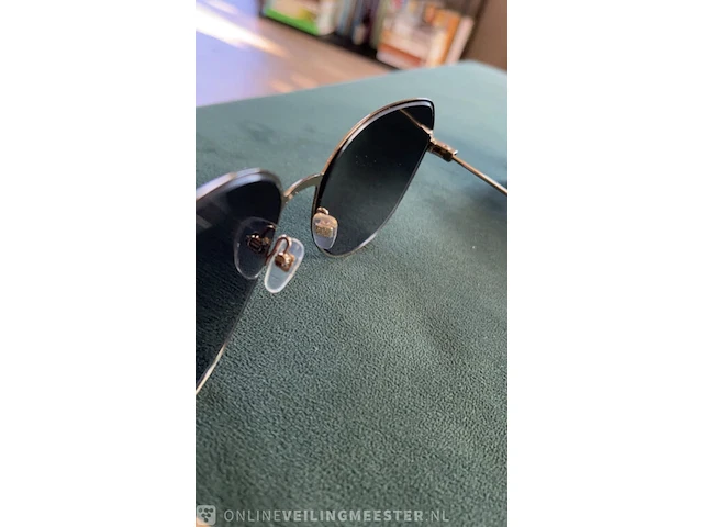 Partij diversen airpods, givenchy, jbl, philips - afbeelding 5 van  8