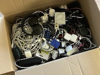 Partij diversen airpods, givenchy, jbl, philips - afbeelding 6 van  8