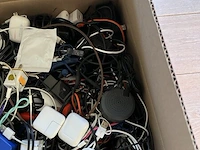 Partij diversen airpods, givenchy, jbl, philips - afbeelding 7 van  8