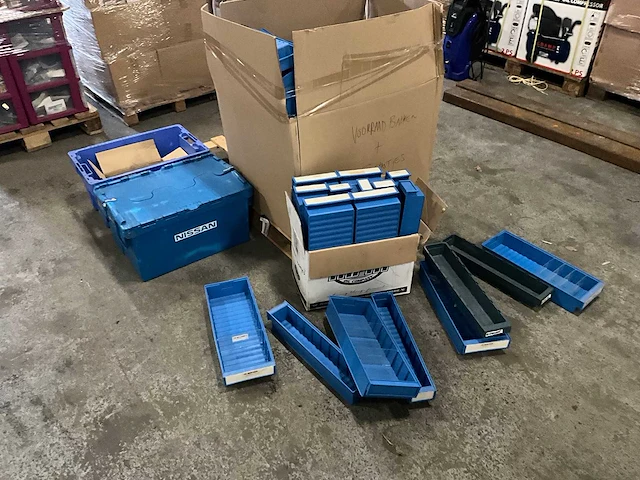Partij diversen assortiment bakjes (circa 65 stuks) - afbeelding 1 van  4