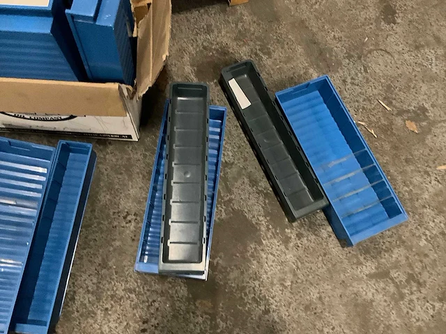 Partij diversen assortiment bakjes (circa 65 stuks) - afbeelding 3 van  4