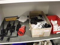 Partij diversen bestaande uit o.a. 380v-stekker, wandcontactdozen, kabels & schuifsloten - afbeelding 6 van  10