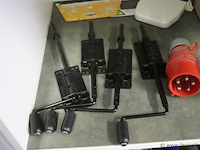 Partij diversen bestaande uit o.a. 380v-stekker, wandcontactdozen, kabels & schuifsloten - afbeelding 7 van  10