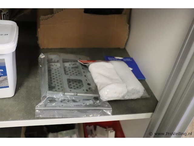 Partij diversen bestaande uit o.a. 380v-stekker, wandcontactdozen, kabels & schuifsloten - afbeelding 9 van  10