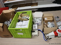 Partij diversen bestaande uit o.a. 380v-stekkers, installatieautomaten & wiska wartel voor kabel - afbeelding 1 van  6