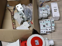 Partij diversen bestaande uit o.a. 380v-stekkers, installatieautomaten & wiska wartel voor kabel - afbeelding 2 van  6