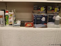 Partij diversen bestaande uit o.a. alpina keukenopbergers met zeepdispenser, ontkalker & mondkapjes - afbeelding 1 van  5