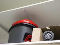 Partij diversen bestaande uit o.a. bierglas, scooterhelm, emmer & tuinslang - afbeelding 3 van  4